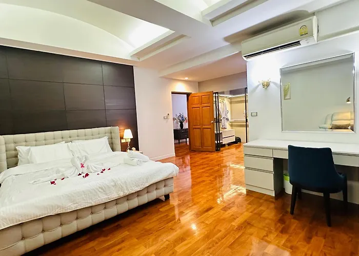 Manor Two曼谷贰号庄园 Villa *