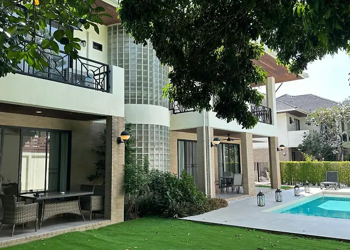 Villa Manor Two曼谷贰号庄园 *