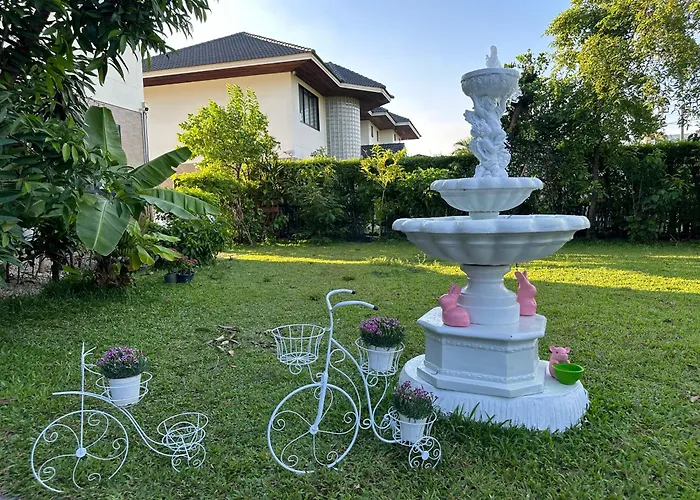 Villa Manor Two曼谷贰号庄园 *